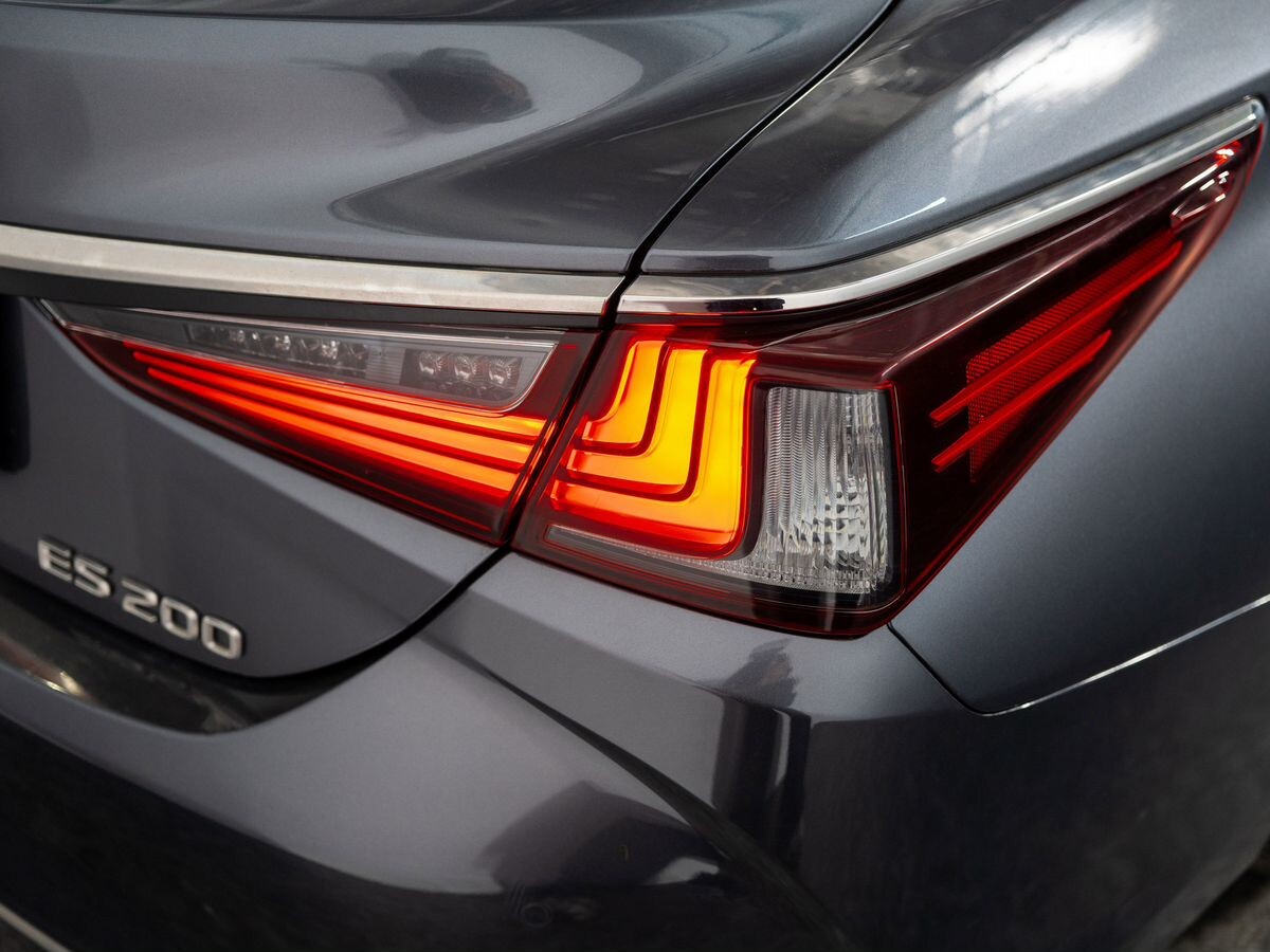 Lexus ES 2021 - фото автомобиля