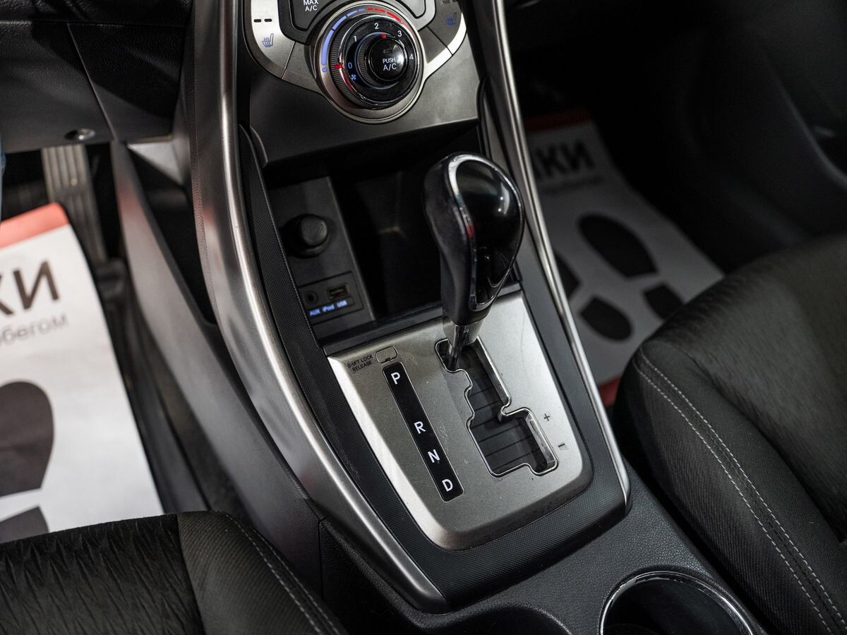 Hyundai Elantra 2012 - фото автомобиля