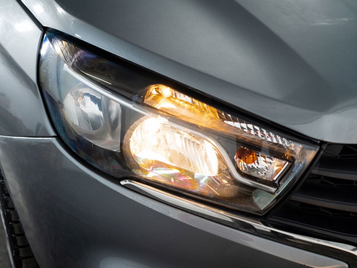 Lada (ВАЗ) Vesta 2021 - фото автомобиля