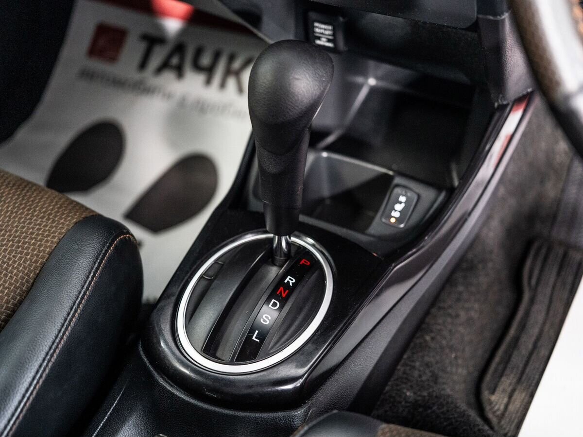 Honda Fit Shuttle 2012 - фото автомобиля