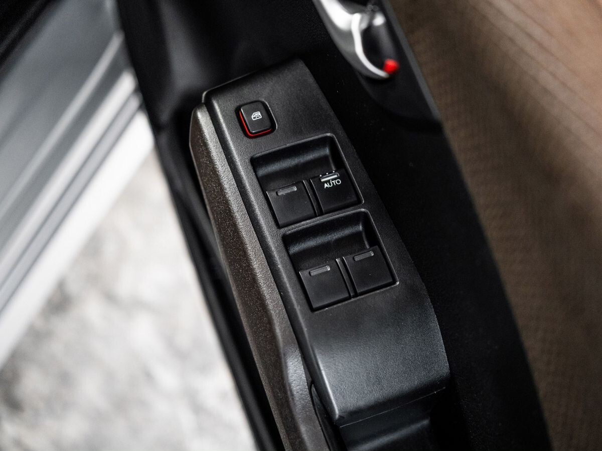 Honda Fit Shuttle 2012 - фото автомобиля