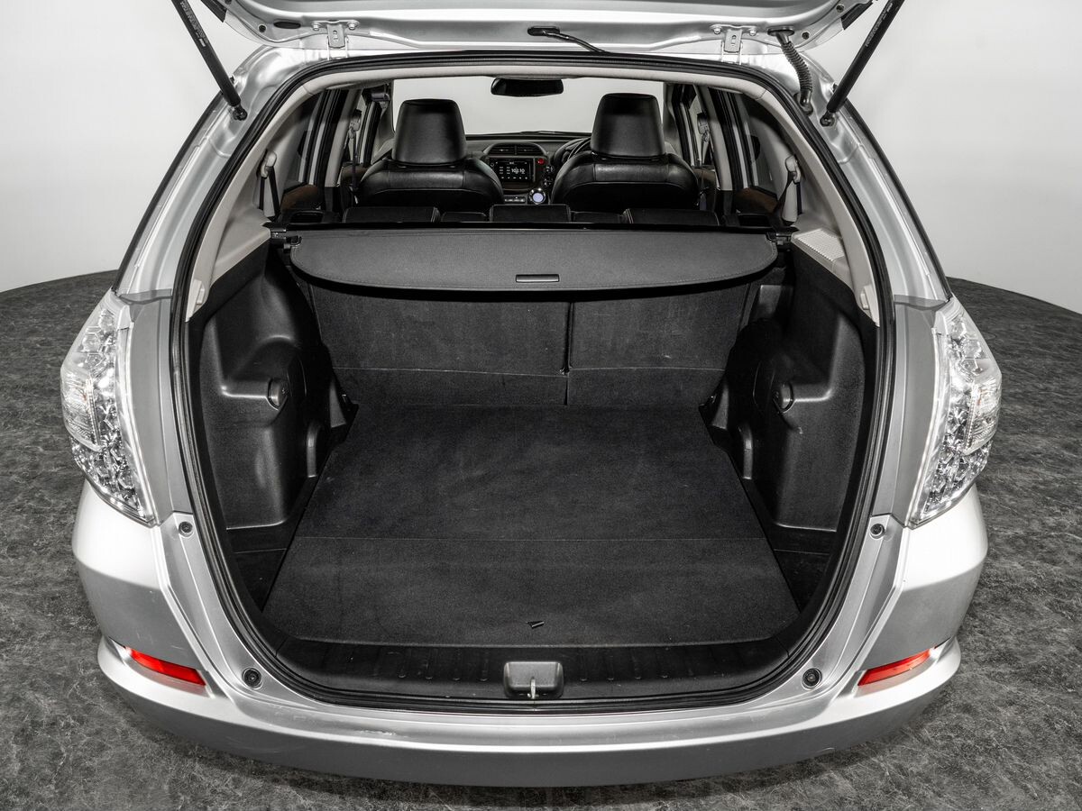 Honda Fit Shuttle 2012 - фото автомобиля