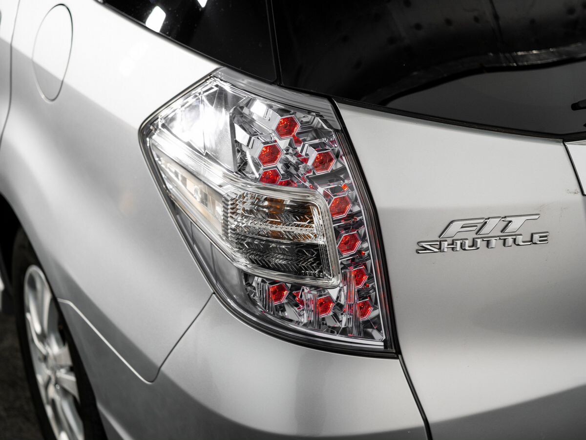 Honda Fit Shuttle 2012 - фото автомобиля