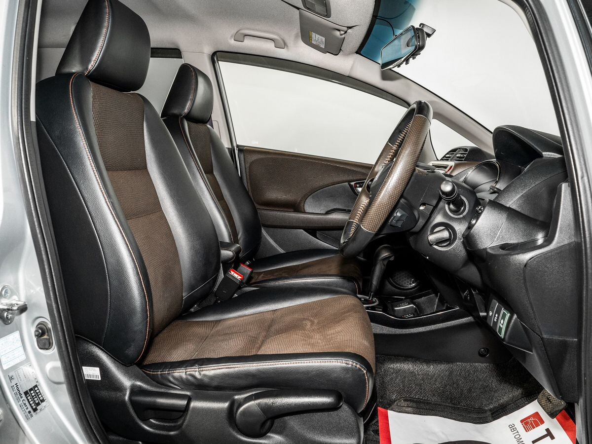 Honda Fit Shuttle 2012 - фото автомобиля