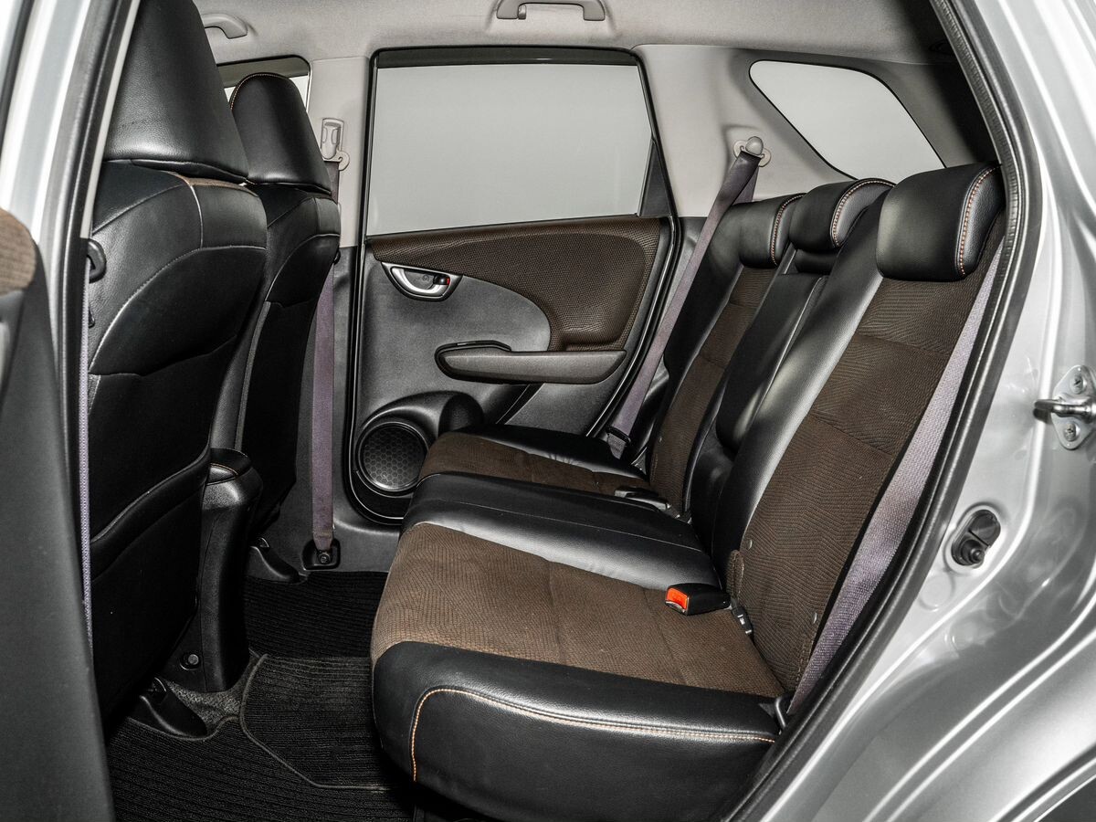 Honda Fit Shuttle 2012 - фото автомобиля