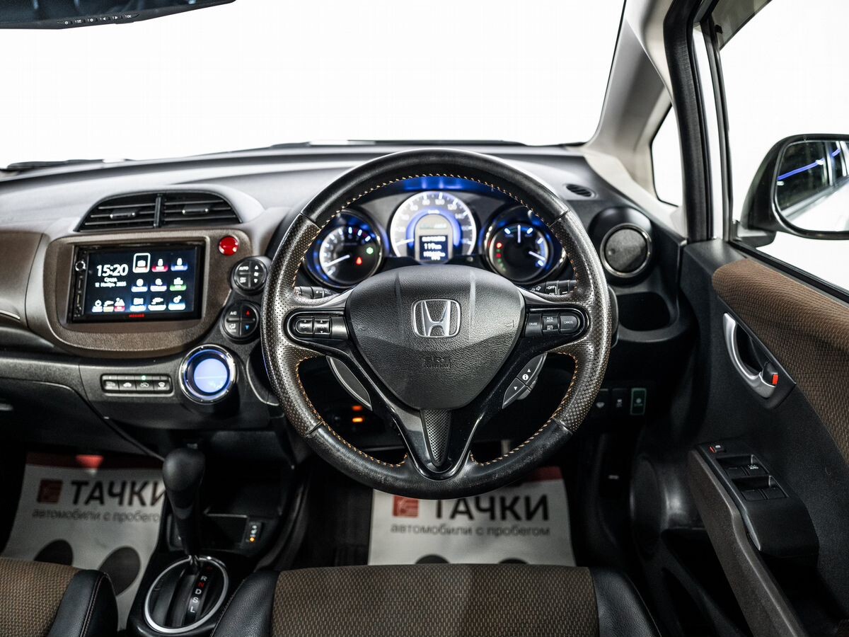 Honda Fit Shuttle 2012 - фото автомобиля