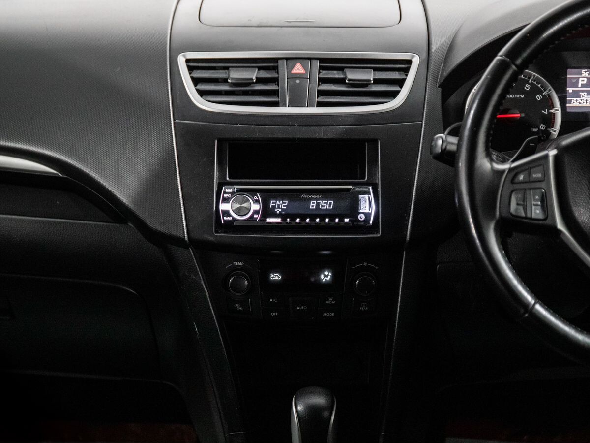 Suzuki Swift 2010 - фото автомобиля