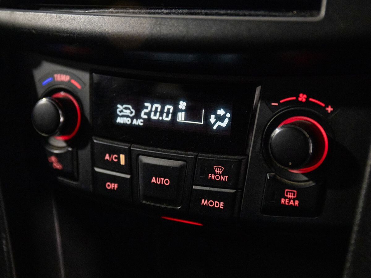 Suzuki Swift 2010 - фото автомобиля