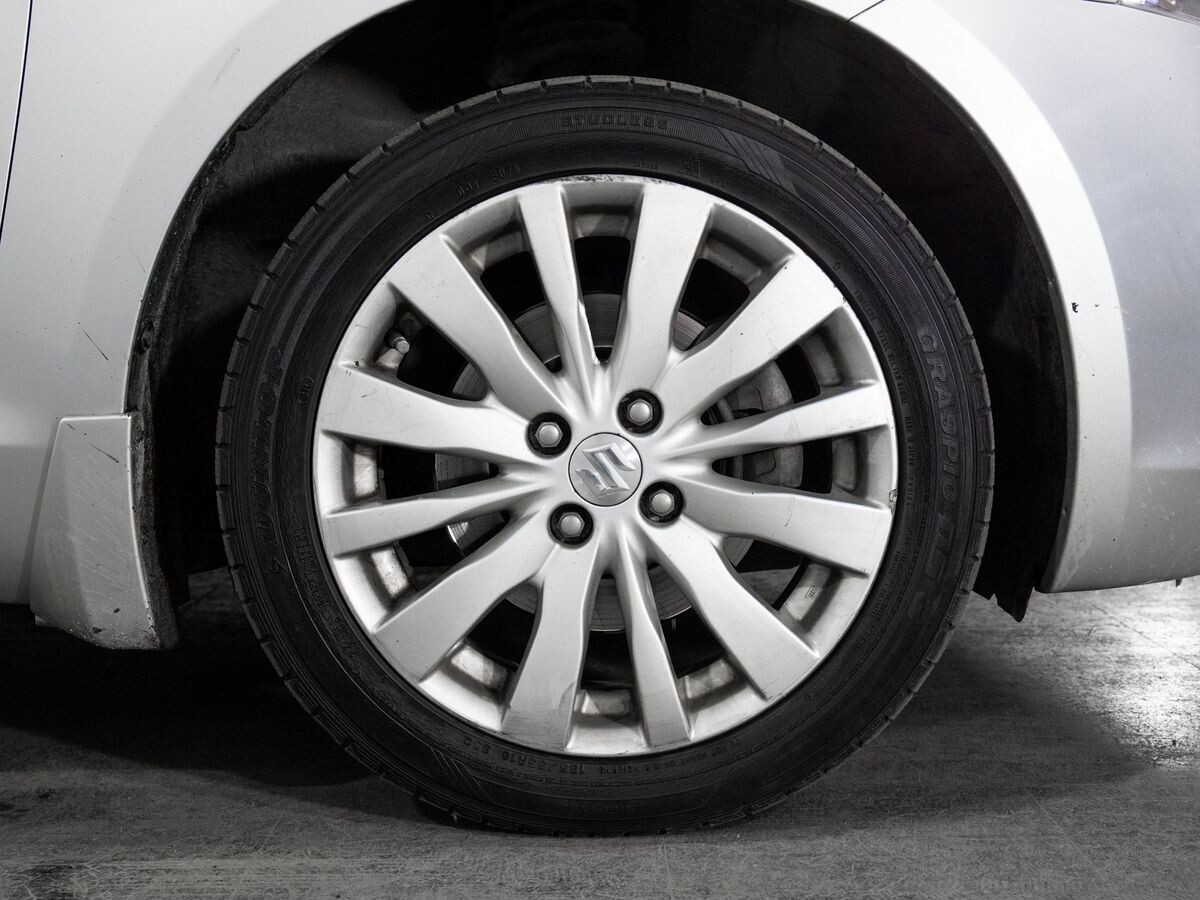 Suzuki Swift 2010 - фото автомобиля