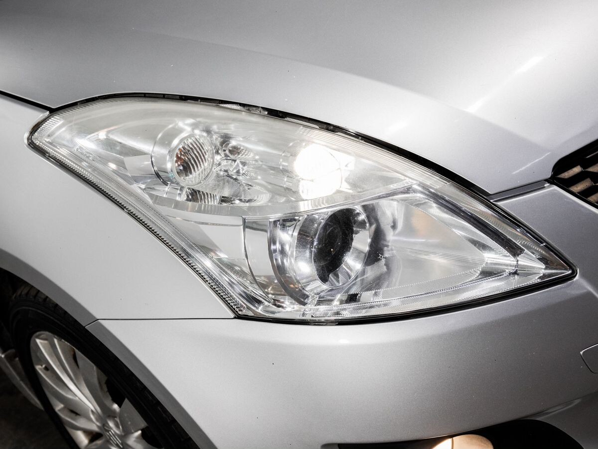 Suzuki Swift 2010 - фото автомобиля