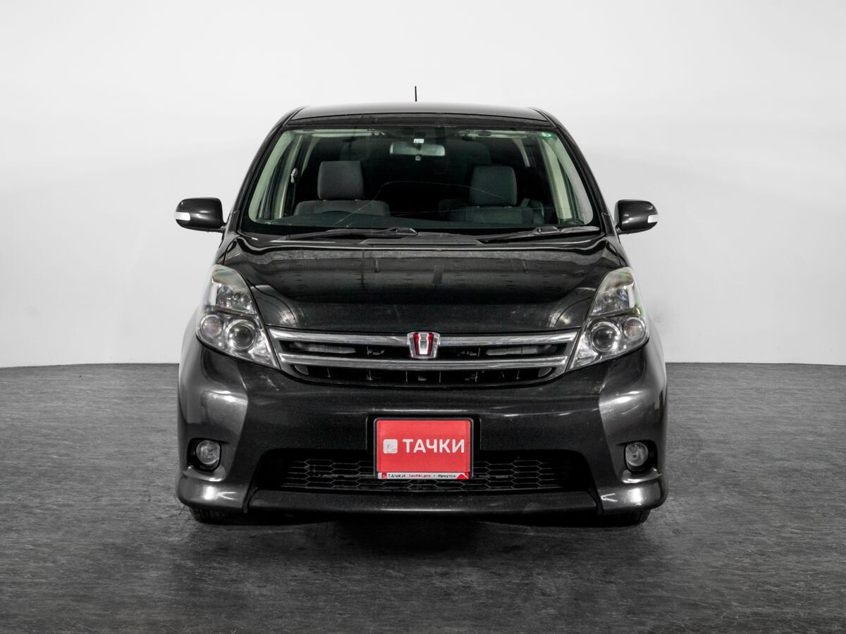 Toyota ISis 2010 - фото автомобиля