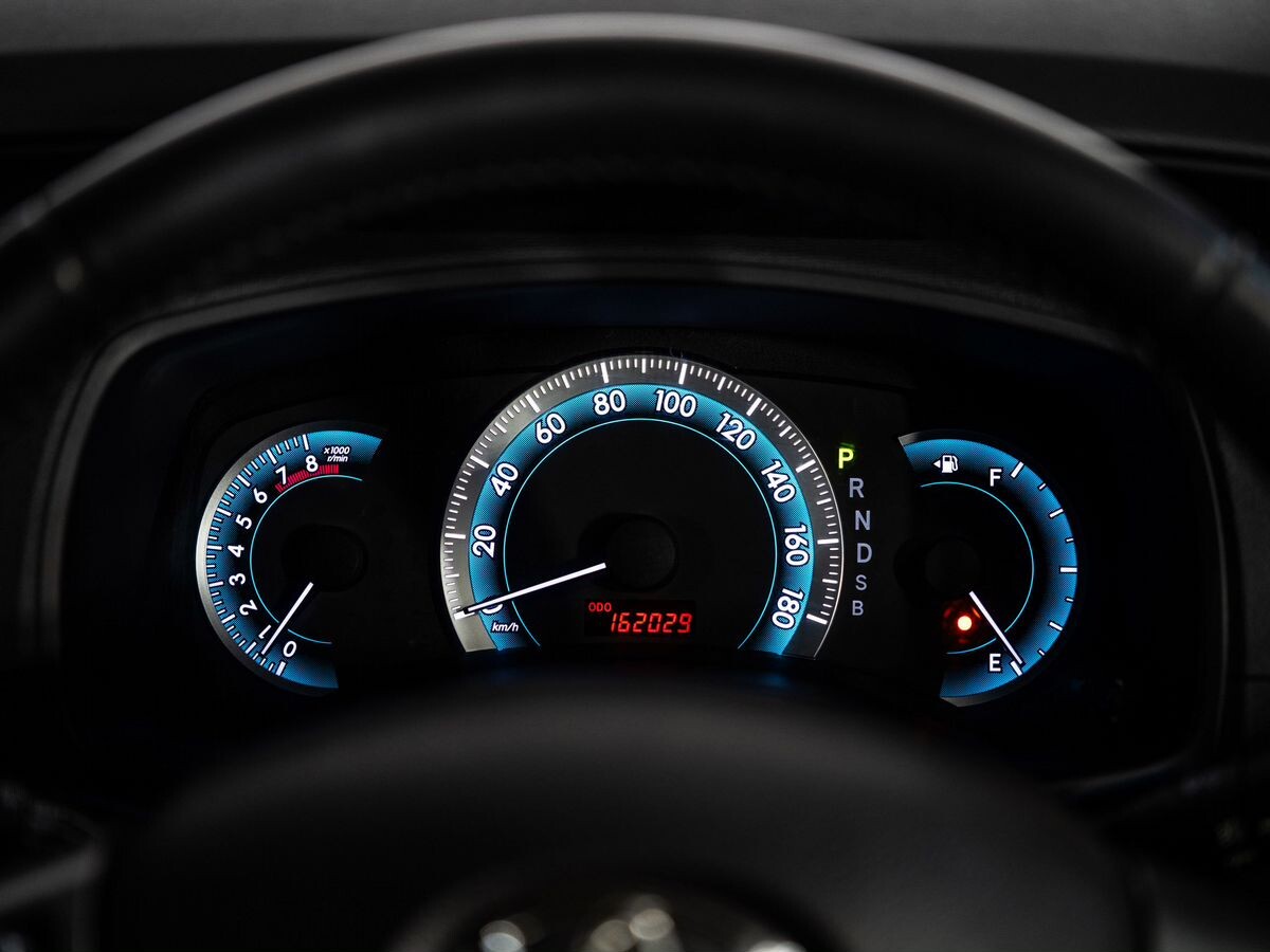 Toyota ISis 2010 - фото автомобиля