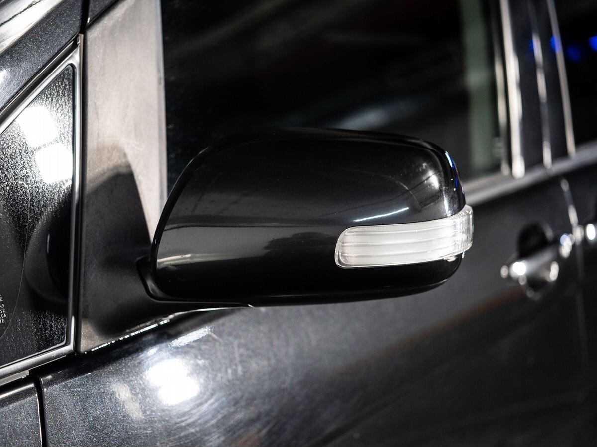 Toyota ISis 2010 - фото автомобиля