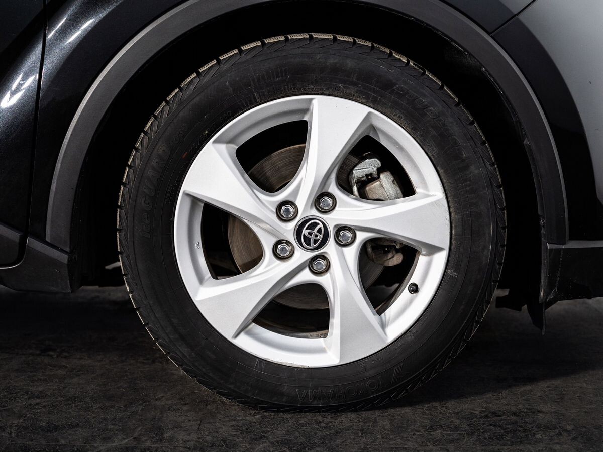 Toyota C-HR 2018 - фото автомобиля