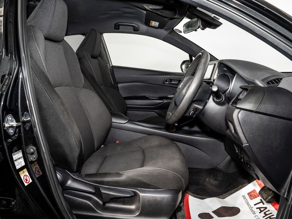 Toyota C-HR 2018 - фото автомобиля