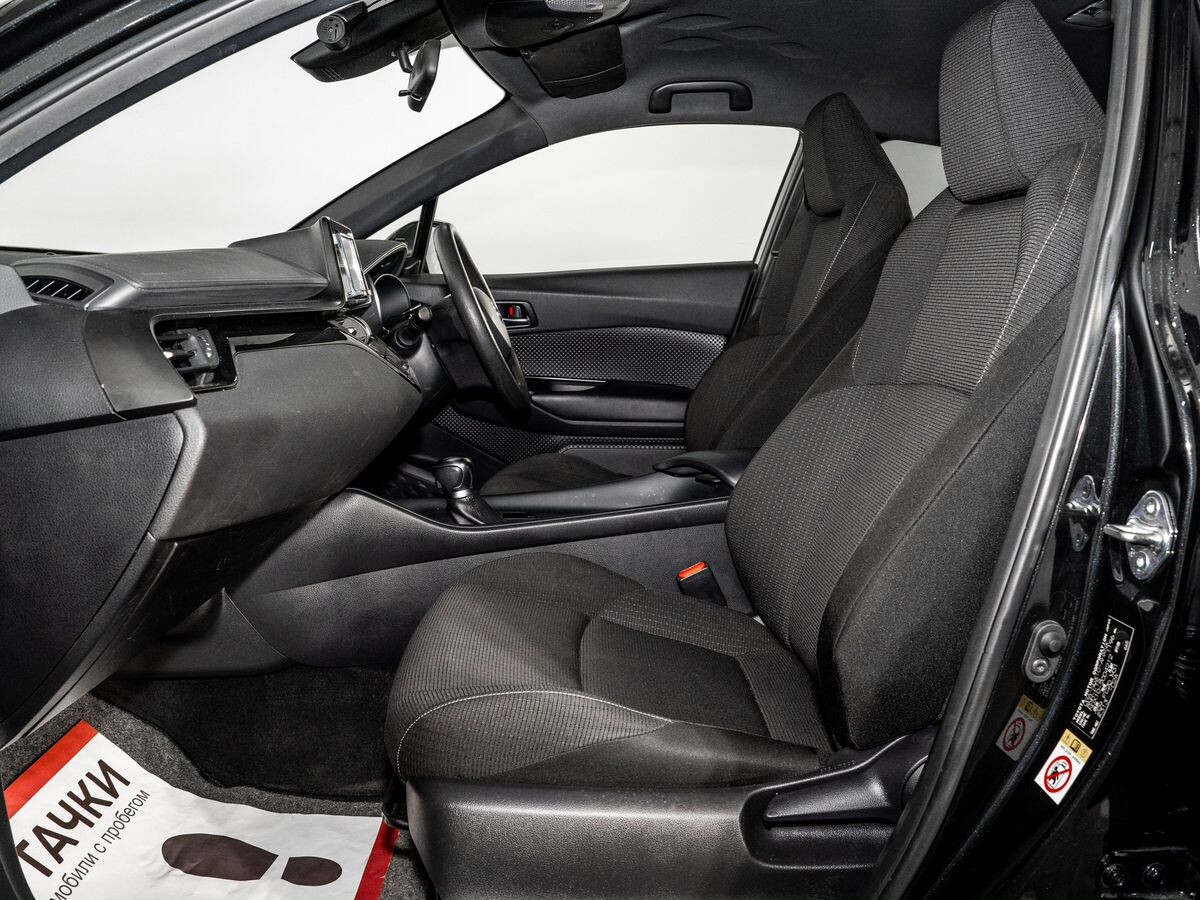 Toyota C-HR 2018 - фото автомобиля