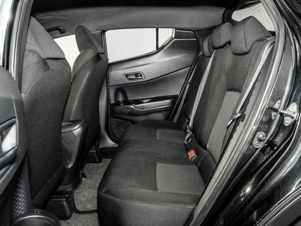 Toyota C-HR 2018 - фото автомобиля