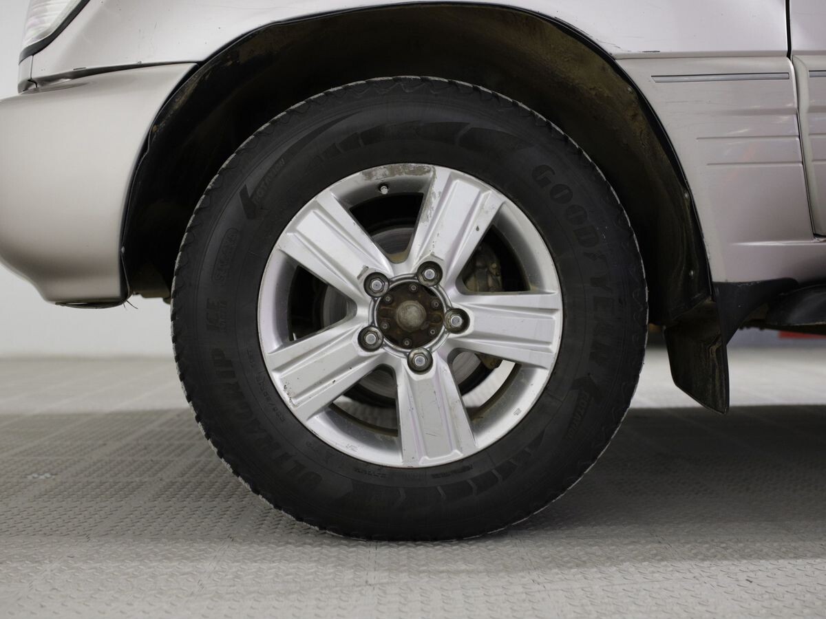 Toyota Land Cruiser 2003 - фото автомобиля