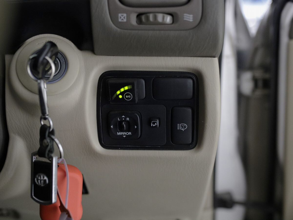 Toyota Land Cruiser 2003 - фото автомобиля