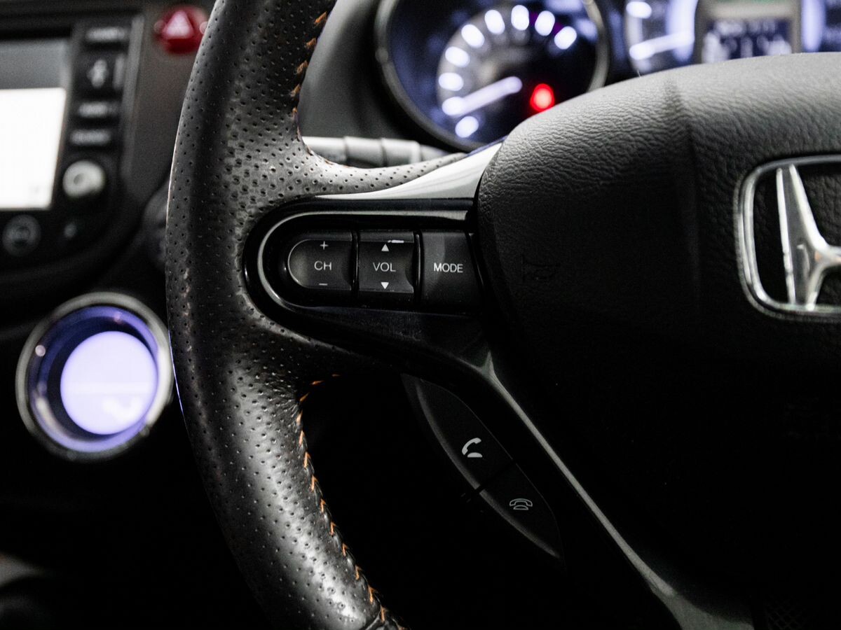 Honda Fit Shuttle 2011 - фото автомобиля