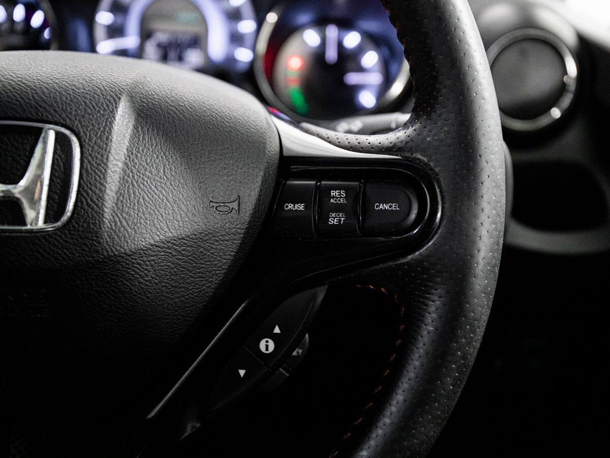 Honda Fit Shuttle 2011 - фото автомобиля