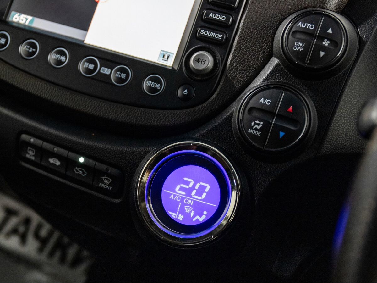 Honda Fit Shuttle 2011 - фото автомобиля