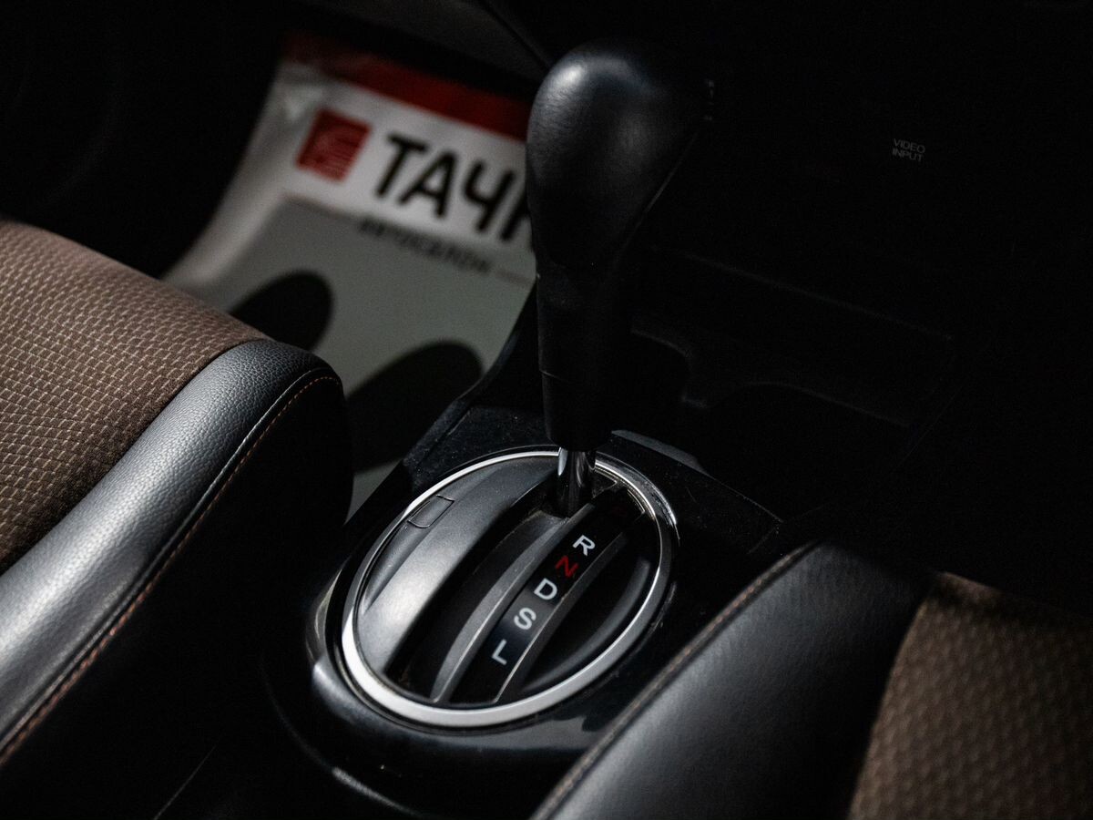 Honda Fit Shuttle 2011 - фото автомобиля