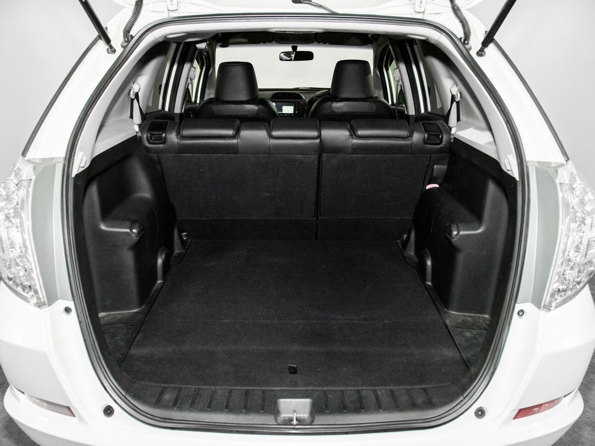 Honda Fit Shuttle 2011 - фото автомобиля