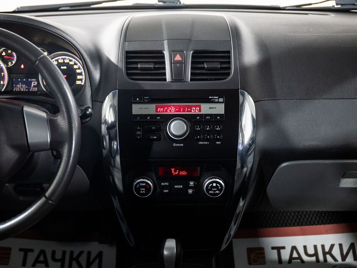 Suzuki SX4 2013 - фото автомобиля