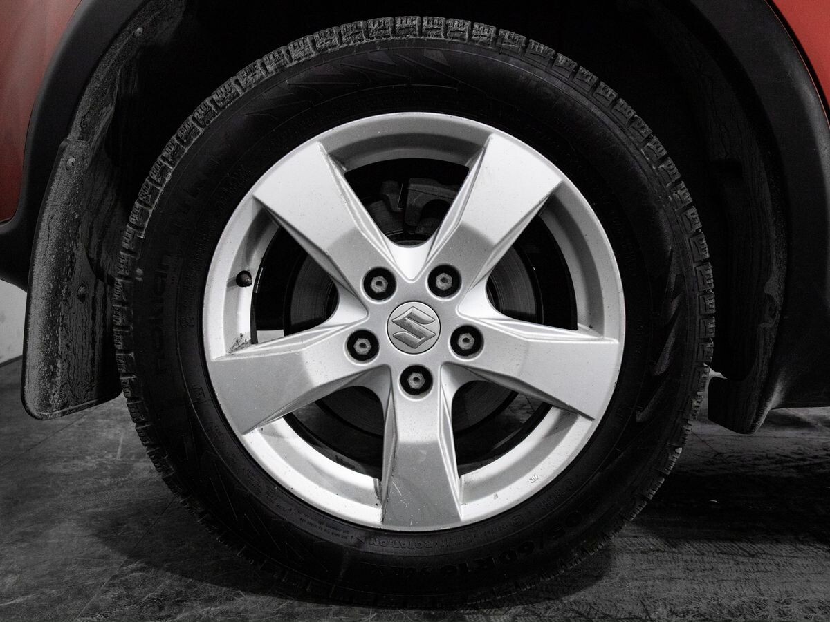 Suzuki SX4 2013 - фото автомобиля