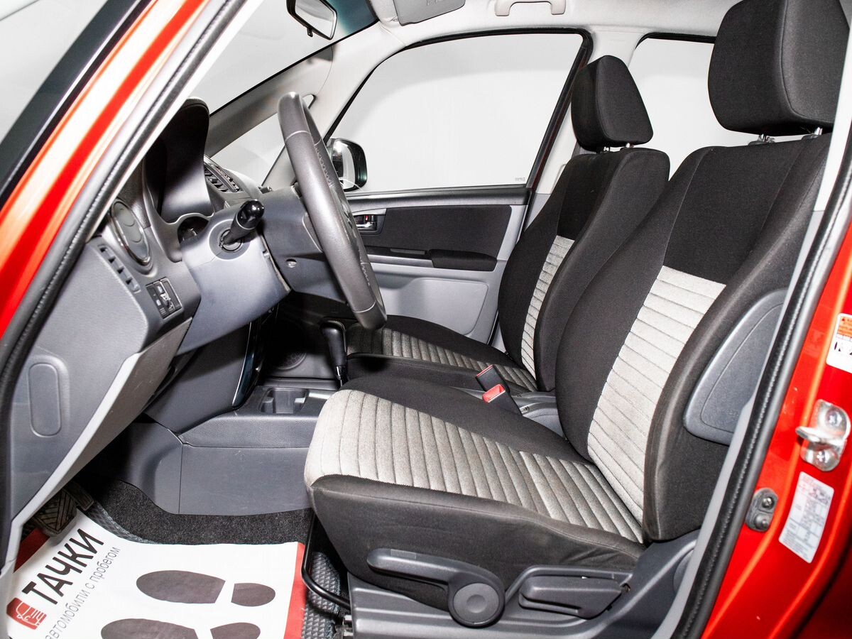 Suzuki SX4 2013 - фото автомобиля