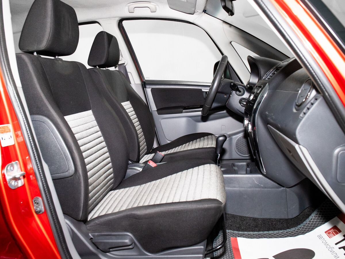 Suzuki SX4 2013 - фото автомобиля