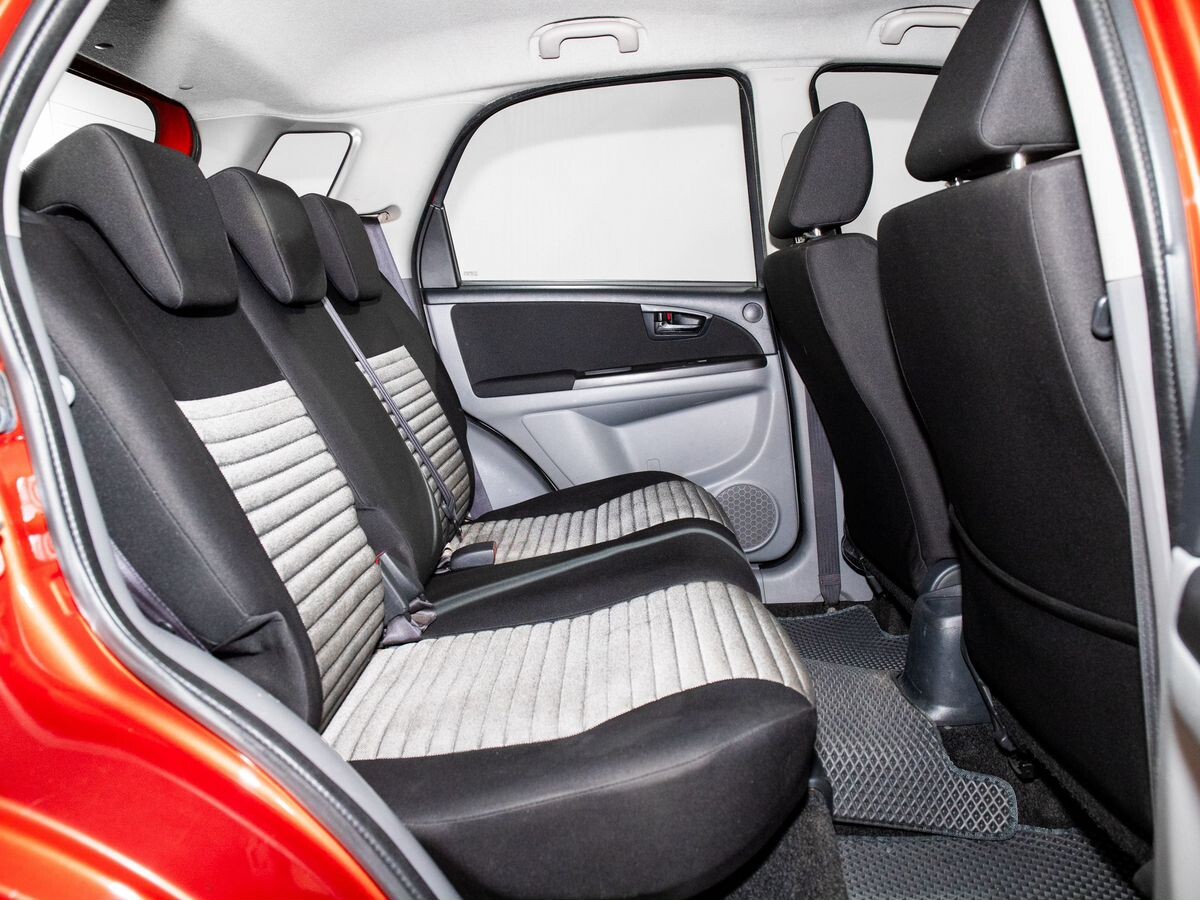 Suzuki SX4 2013 - фото автомобиля