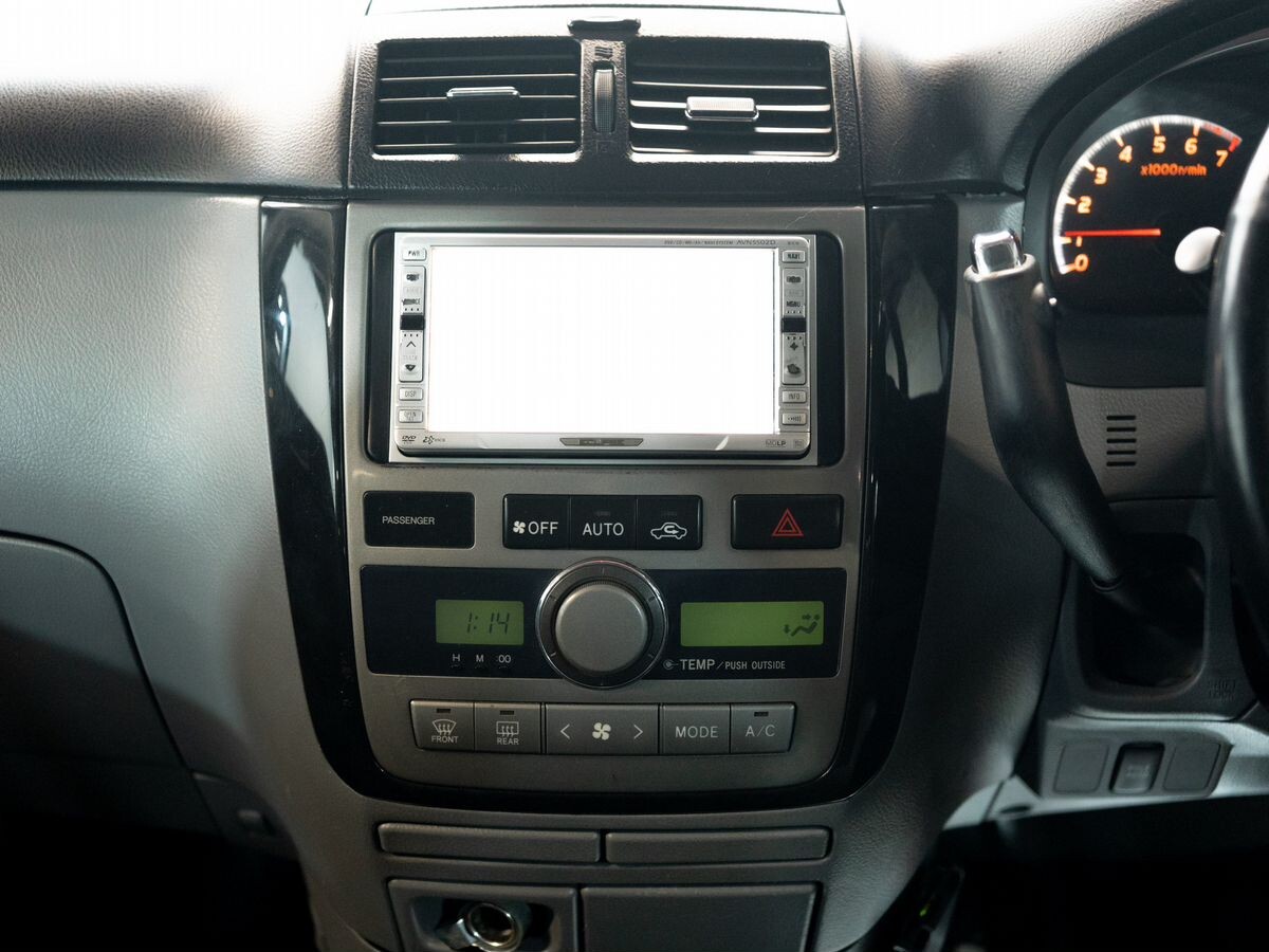 Toyota Ipsum 2002 - фото автомобиля