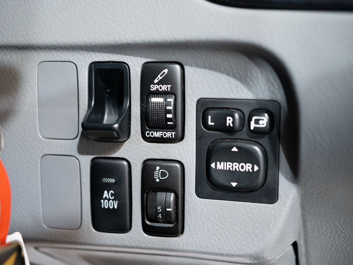 Toyota Ipsum 2002 - фото автомобиля