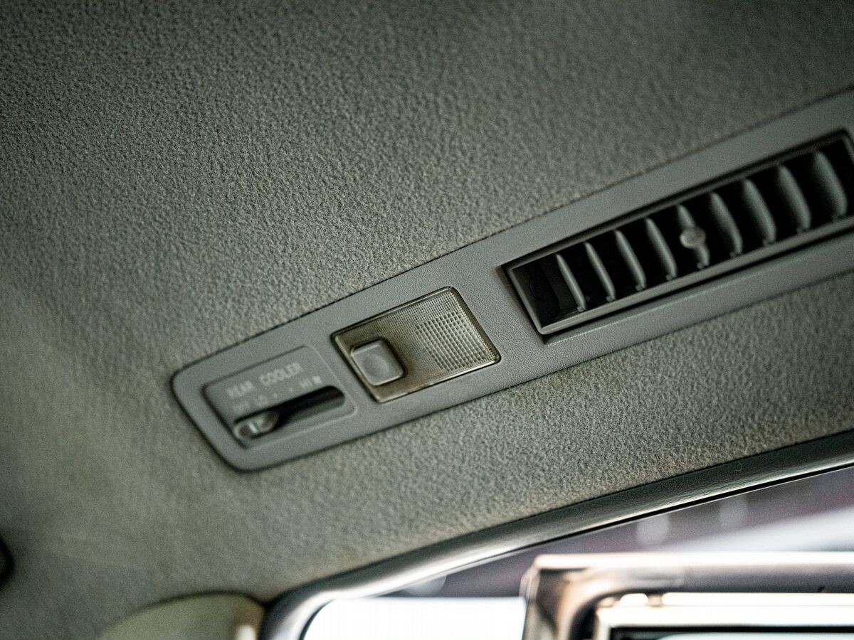 Toyota Ipsum 2002 - фото автомобиля