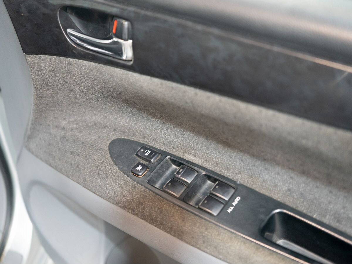 Toyota Ipsum 2002 - фото автомобиля