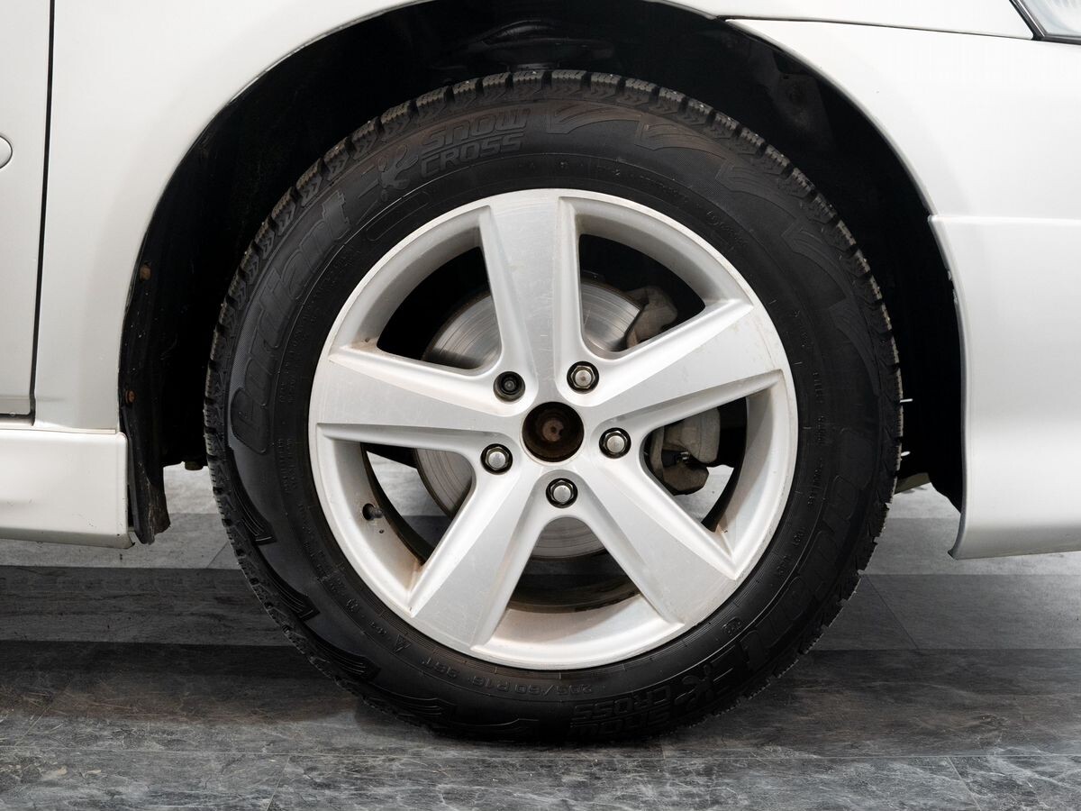 Toyota Ipsum 2002 - фото автомобиля