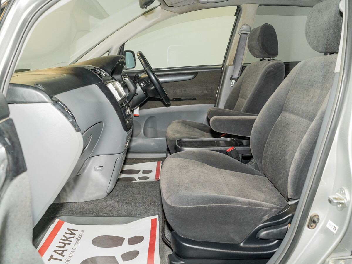 Toyota Ipsum 2002 - фото автомобиля