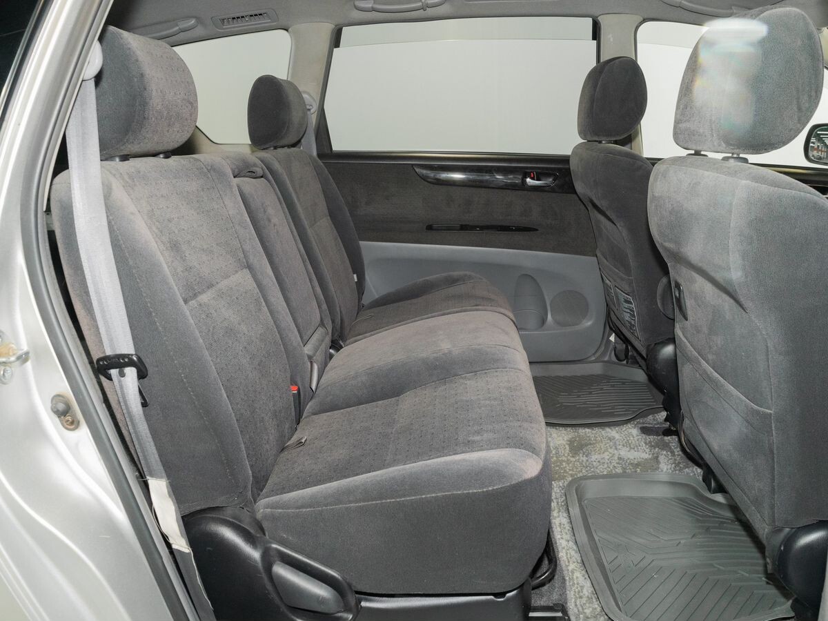 Toyota Ipsum 2002 - фото автомобиля