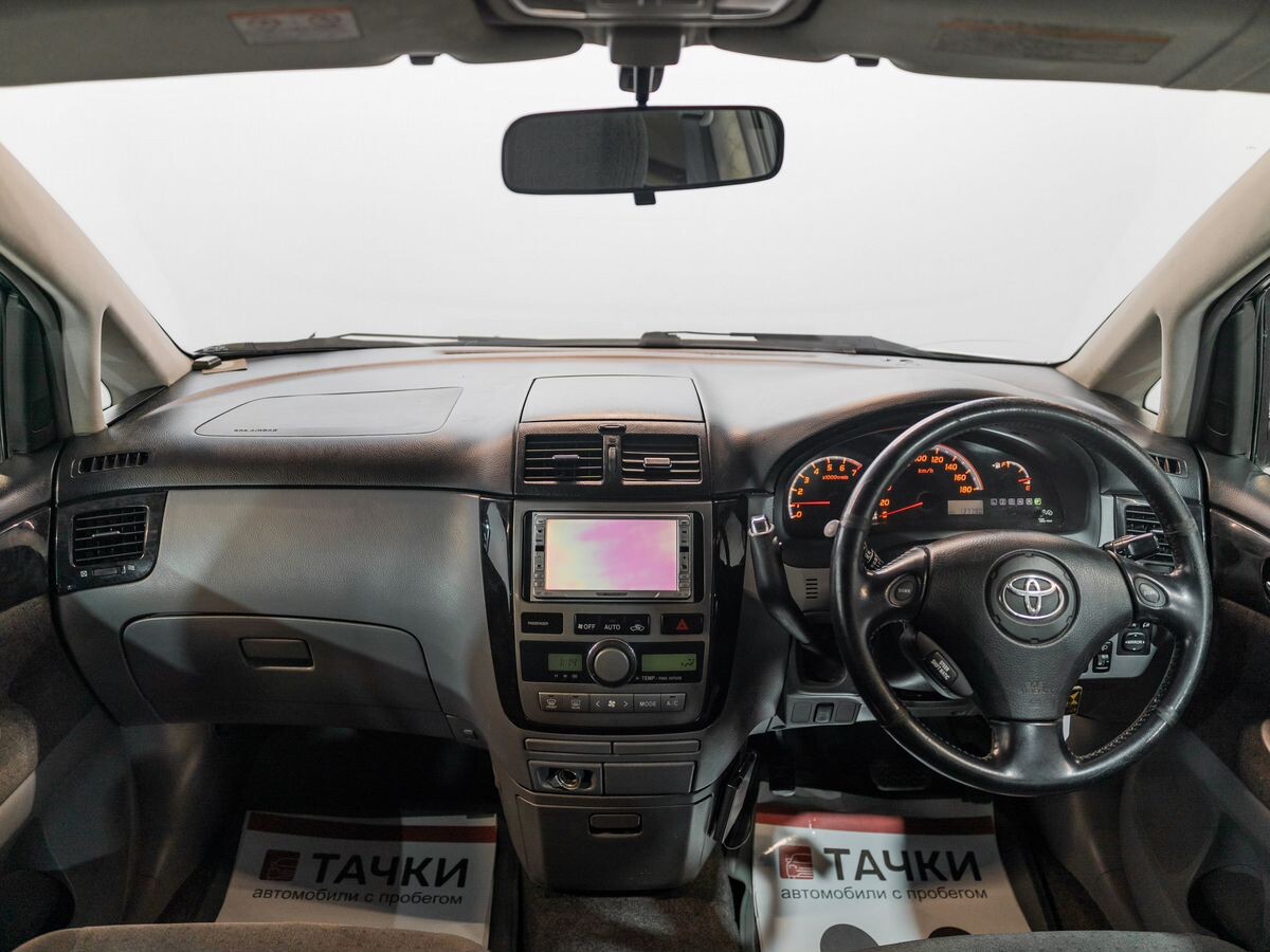 Toyota Ipsum 2002 - фото автомобиля