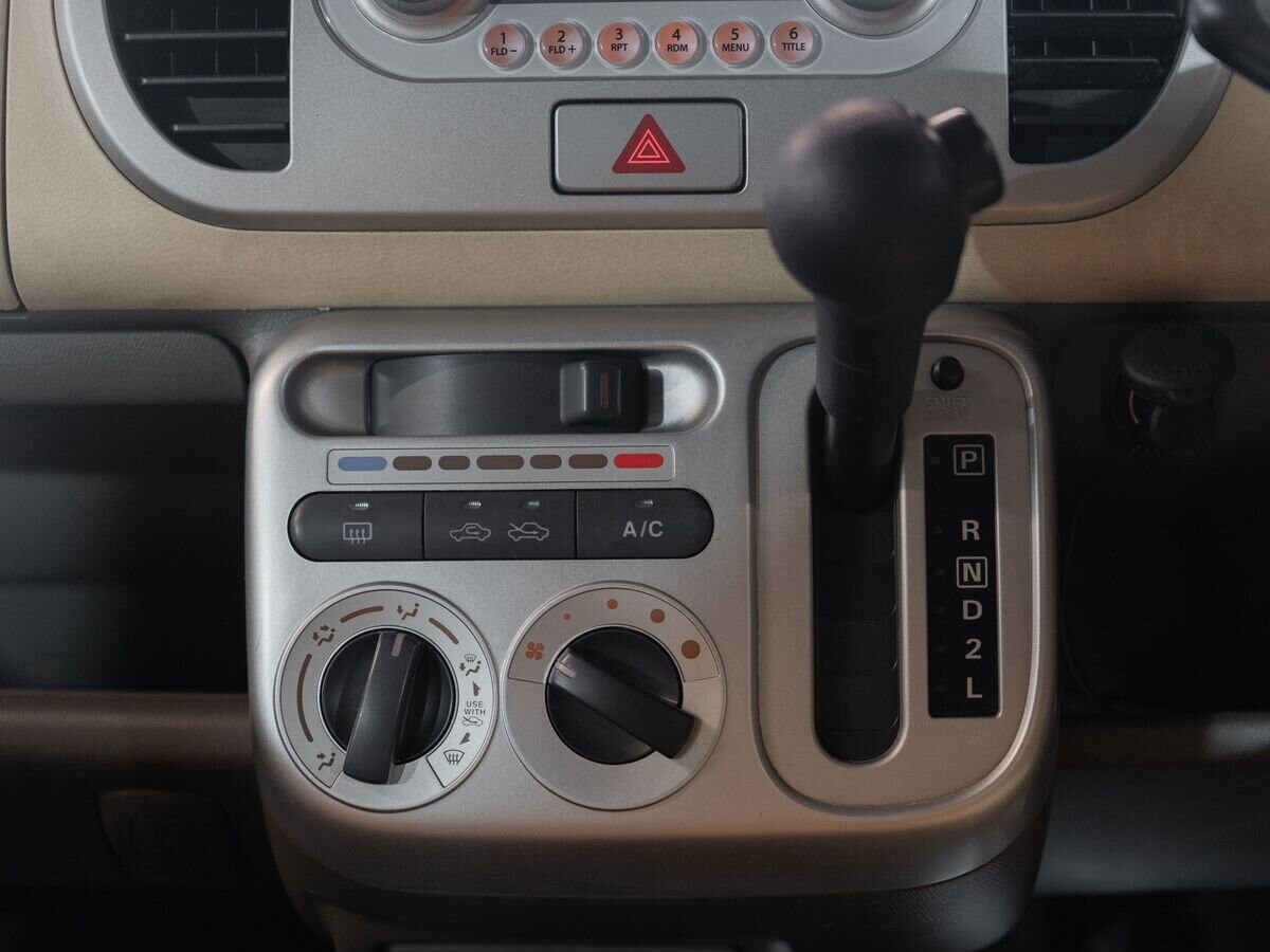 Nissan Moco 2010 - фото автомобиля