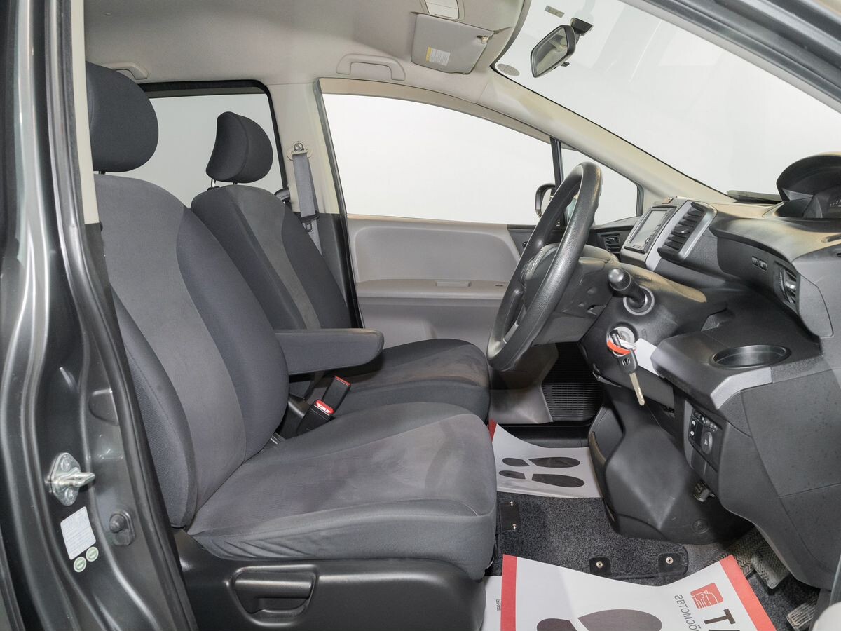 Honda Freed 2009 - фото автомобиля