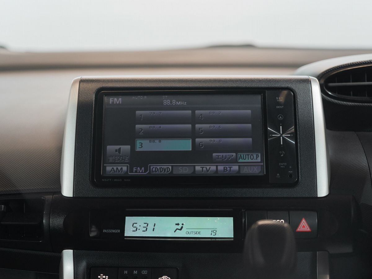 Toyota Wish 2010 - фото автомобиля