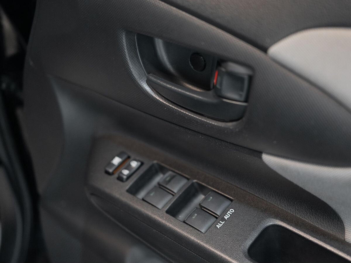 Toyota Wish 2010 - фото автомобиля