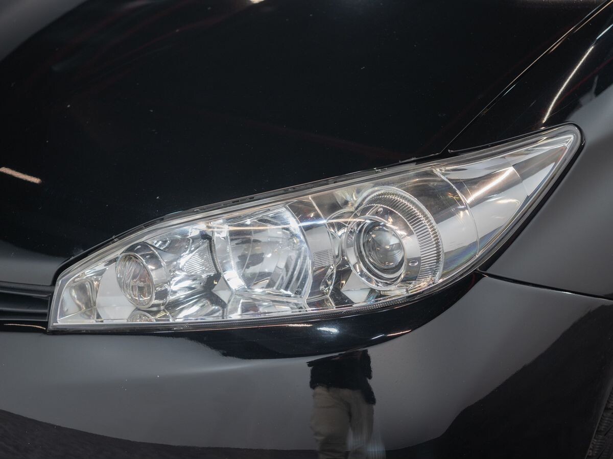 Toyota Wish 2010 - фото автомобиля