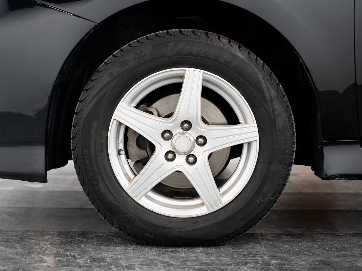 Toyota Wish 2010 - фото автомобиля