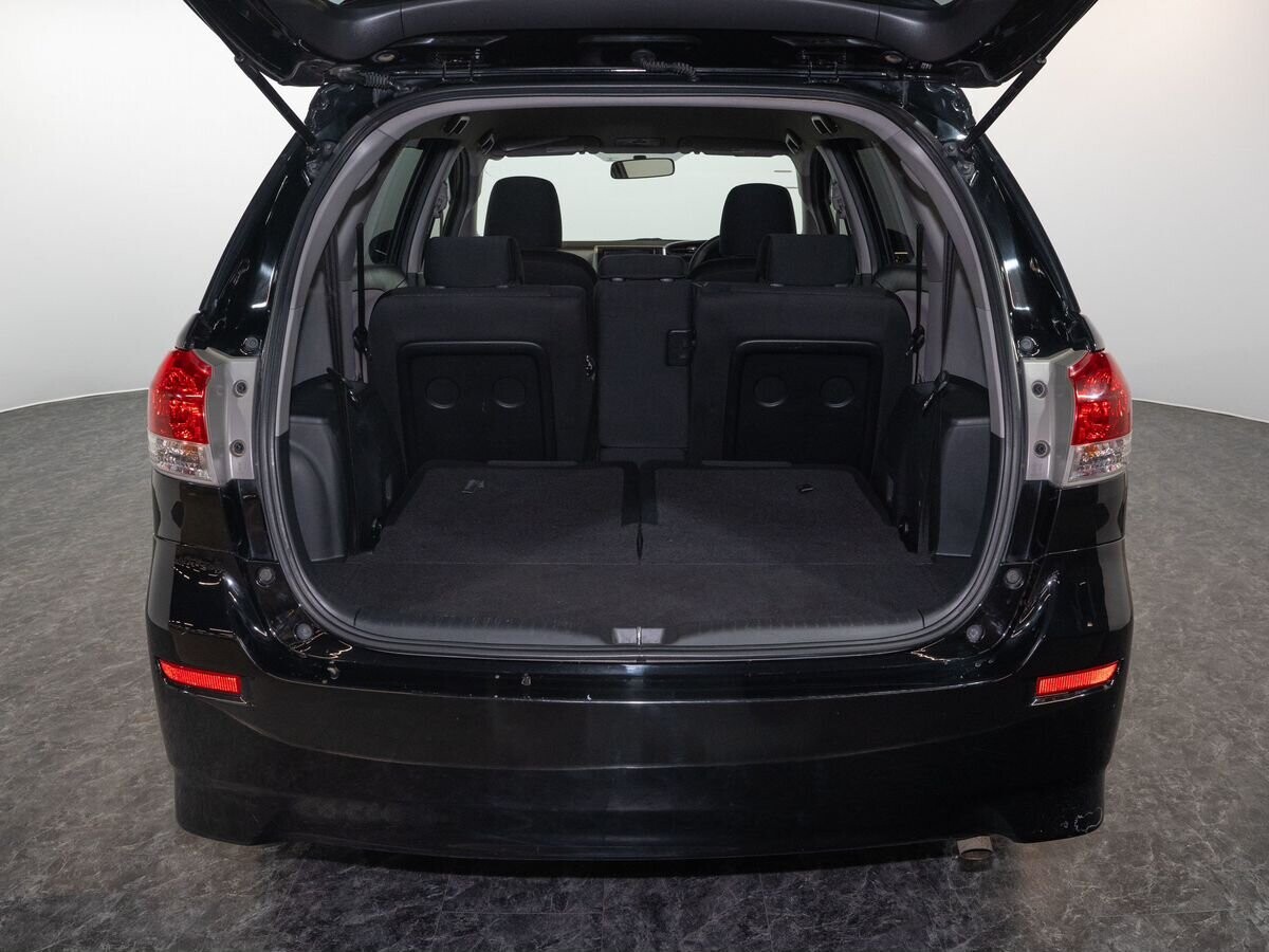 Toyota Wish 2010 - фото автомобиля