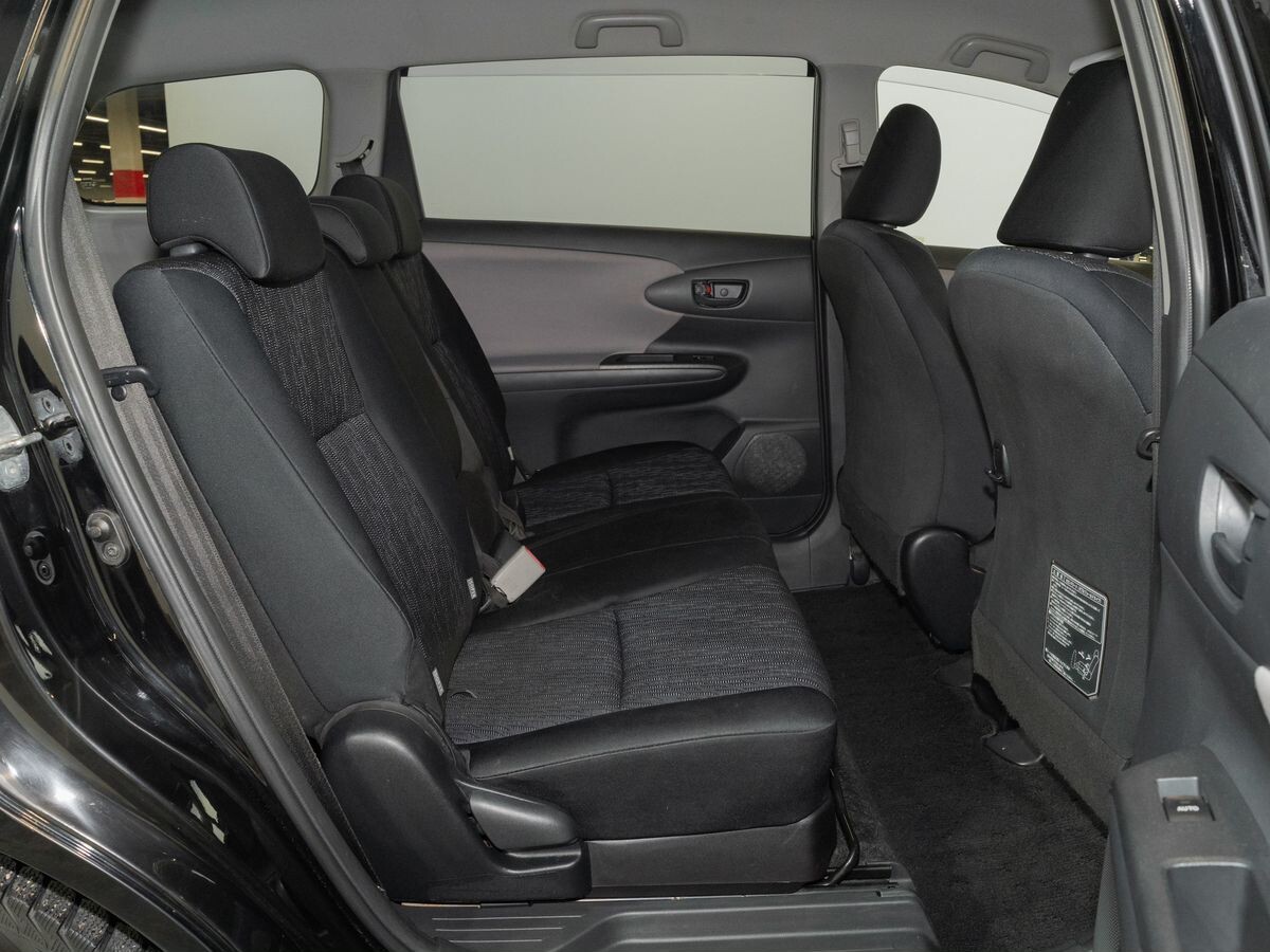 Toyota Wish 2010 - фото автомобиля