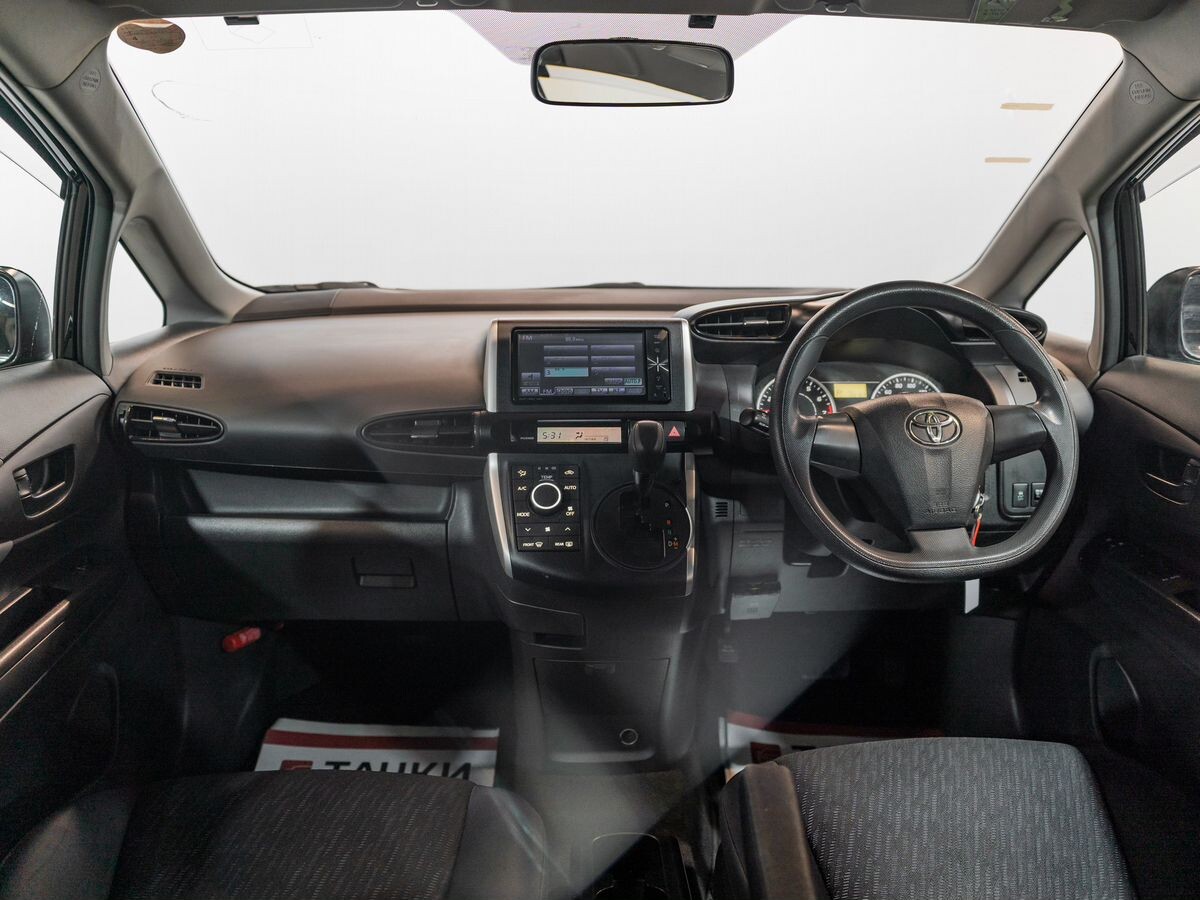 Toyota Wish 2010 - фото автомобиля